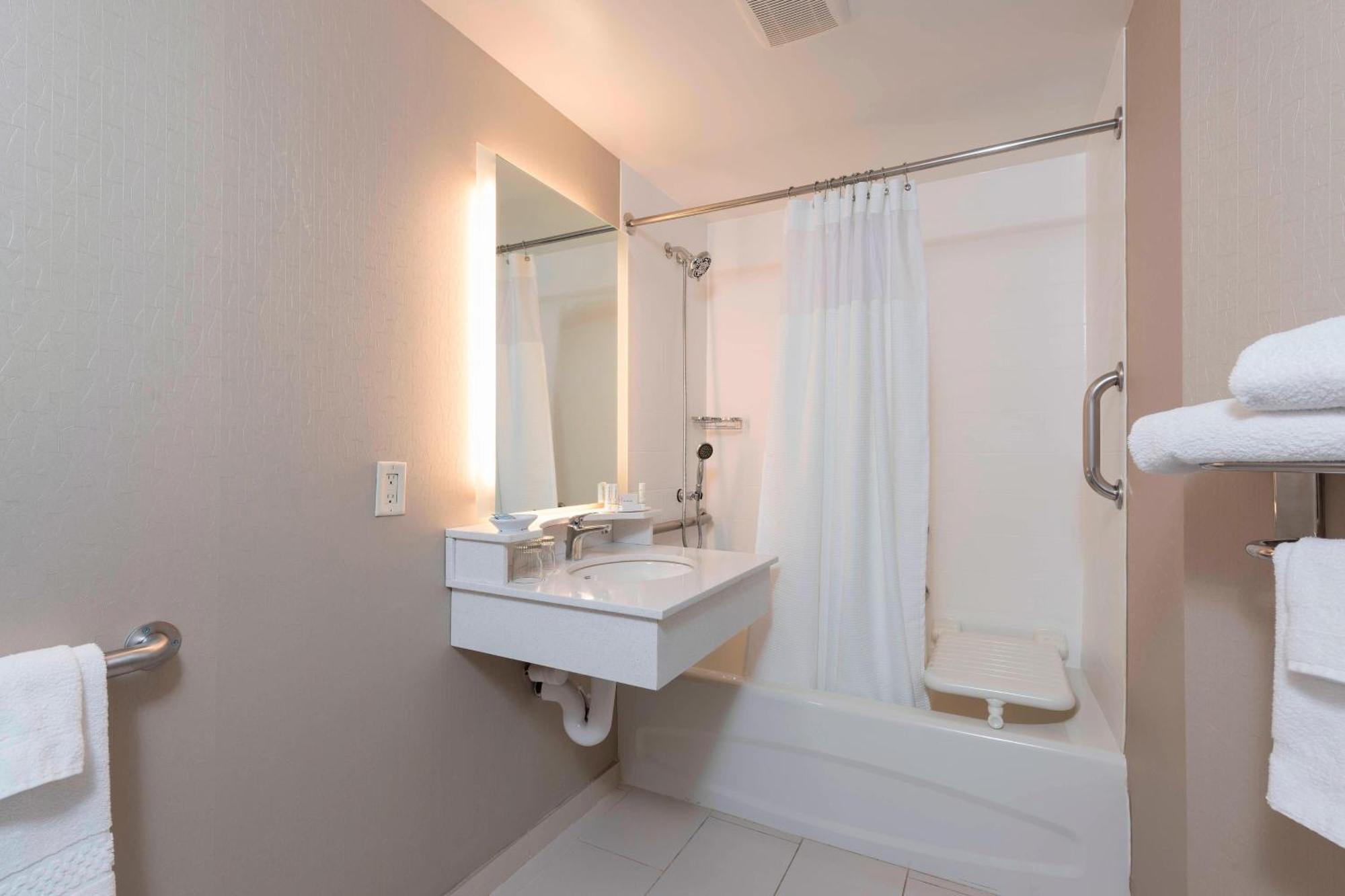 Springhill Grand Rapids North Hotel 3*