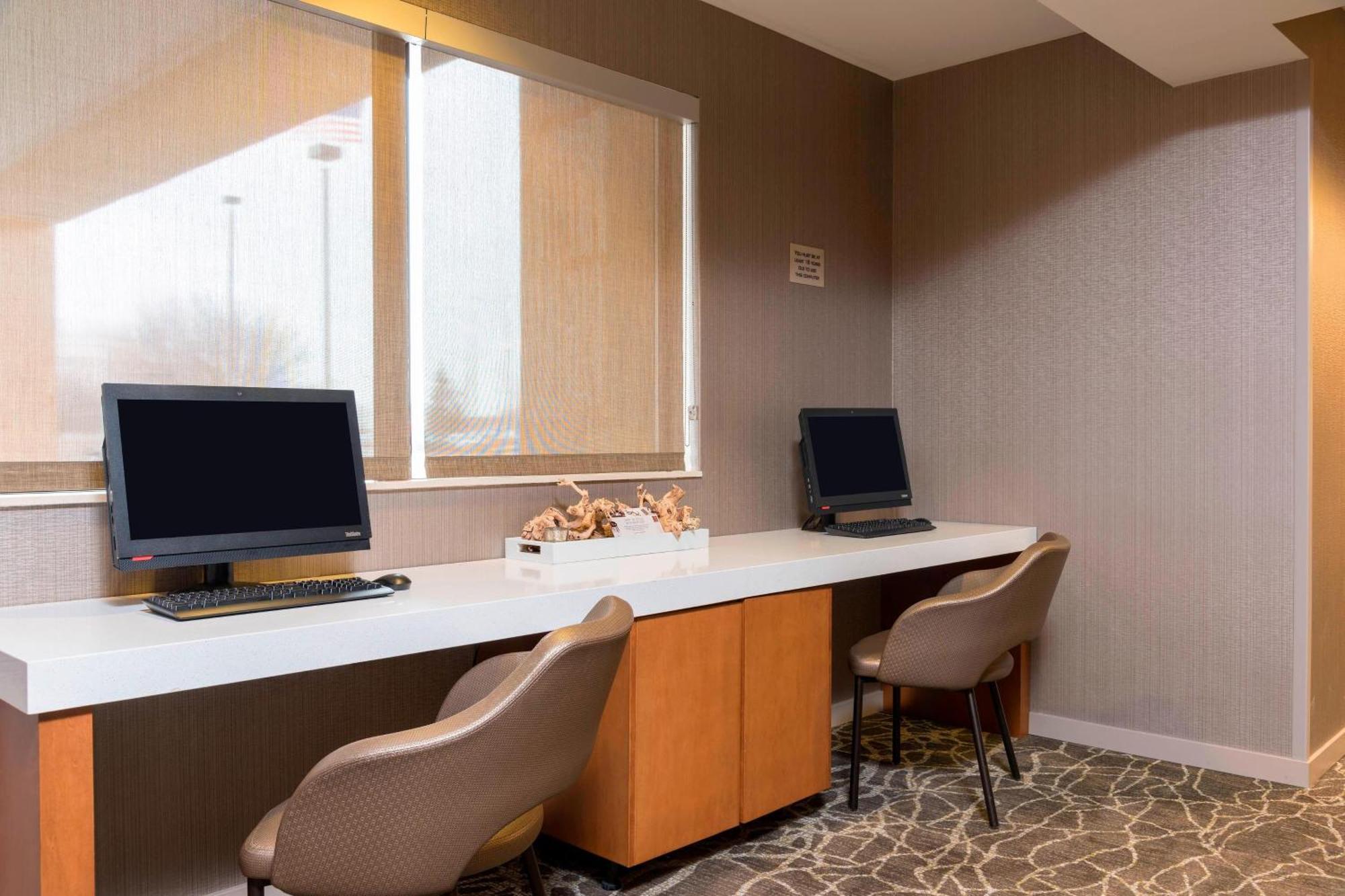 Springhill Grand Rapids North 3*