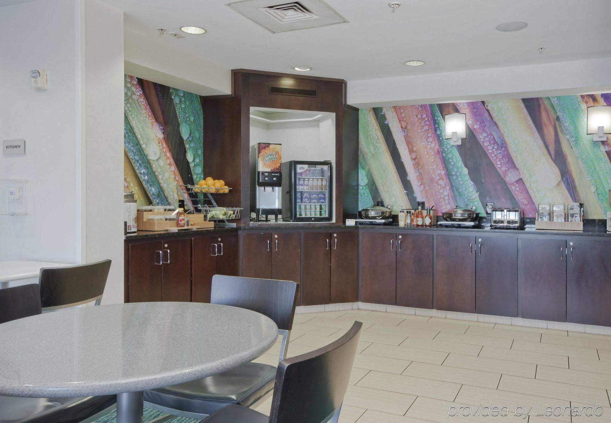 Springhill Grand Rapids North 3*